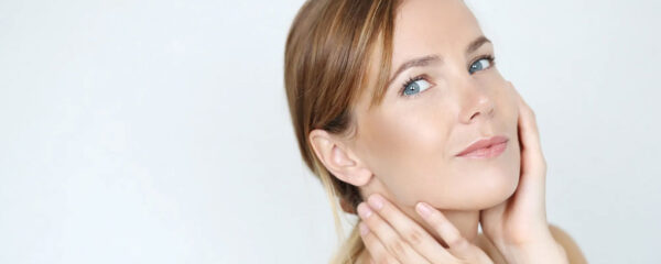visage raffermi avec dermapen